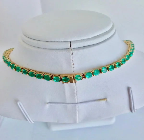 25 Carat Natural Oval Colombian Emerald Necklace 18 Karat Yellow Gold