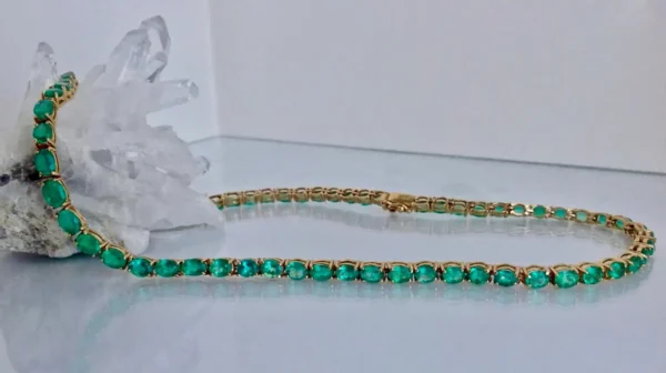 25 Carat Natural Oval Colombian Emerald Necklace 18 Karat Yellow Gold