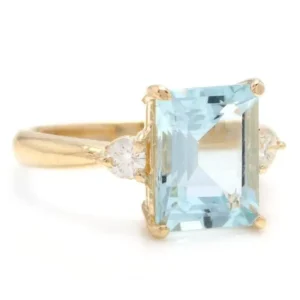 3.28 Carat Impressive Natural Aquamarine and Diamond 14 Karat Yellow Gold Ring