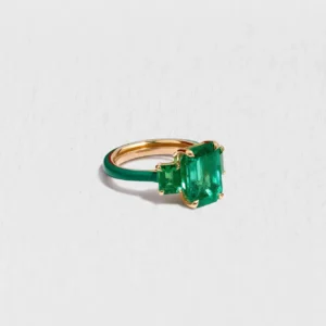 5.29 Carats Emerald Ring in Yellow Gold with Ceramic Detail