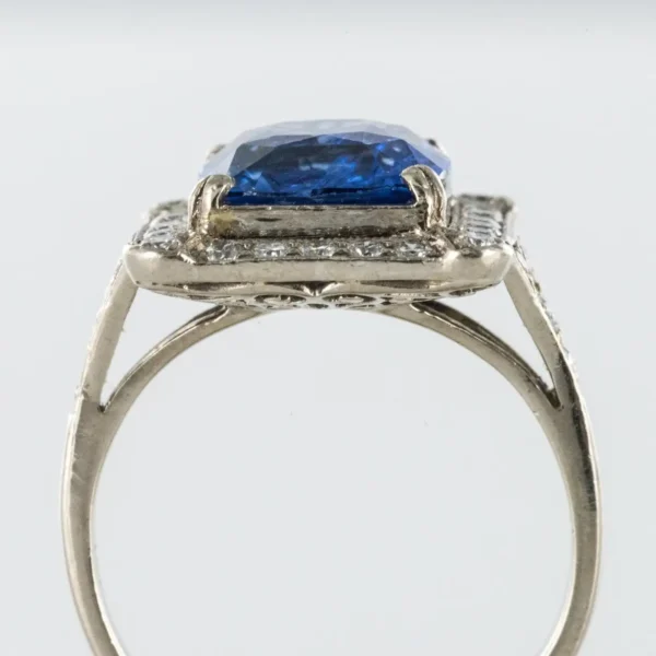 Art Deco Style French 5 Carat Ceylon Sapphire Diamond 18 Karat White Gold Ring
